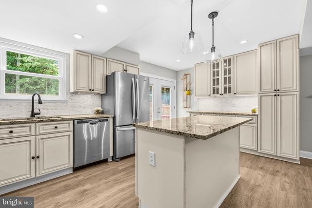 6109 PLAINVILLE LN, Woodbridge, VA 22193