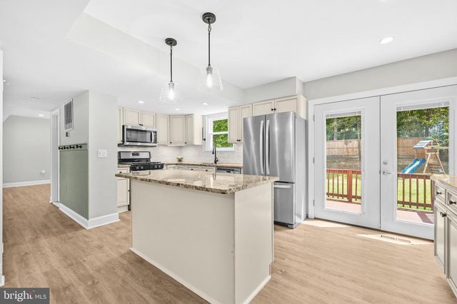 6109 PLAINVILLE LN, Woodbridge, VA 22193