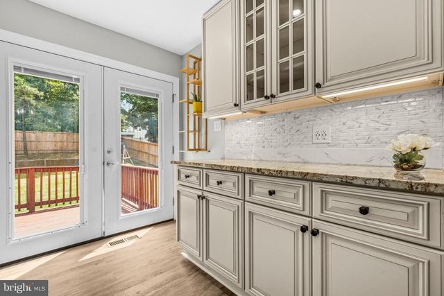 6109 PLAINVILLE LN, Woodbridge, VA 22193