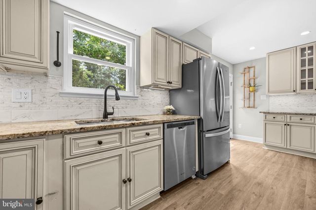 6109 PLAINVILLE LN, Woodbridge, VA 22193