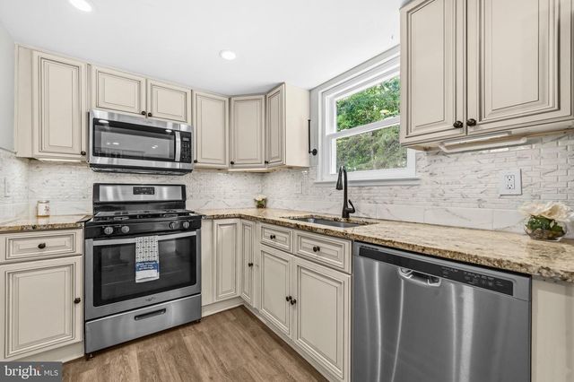 6109 PLAINVILLE LN, Woodbridge, VA 22193
