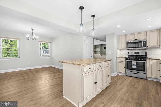 6109 PLAINVILLE LN, Woodbridge, VA 22193