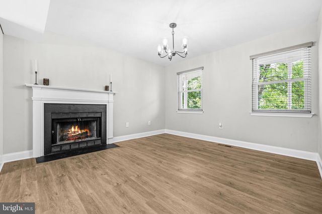 6109 PLAINVILLE LN, Woodbridge, VA 22193
