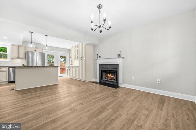 6109 PLAINVILLE LN, Woodbridge, VA 22193