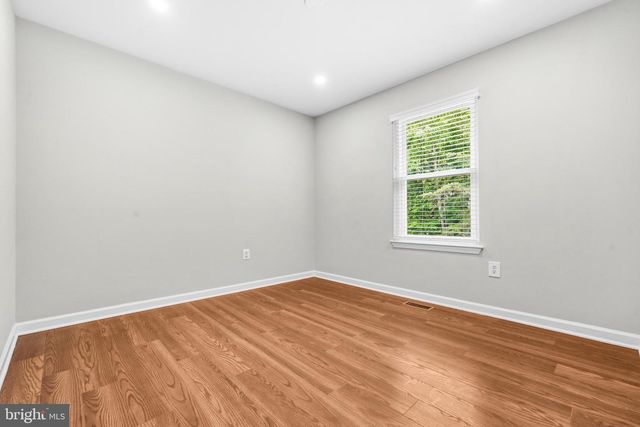 6109 PLAINVILLE LN, Woodbridge, VA 22193