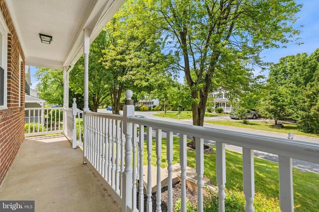 6109 PLAINVILLE LN, Woodbridge, VA 22193