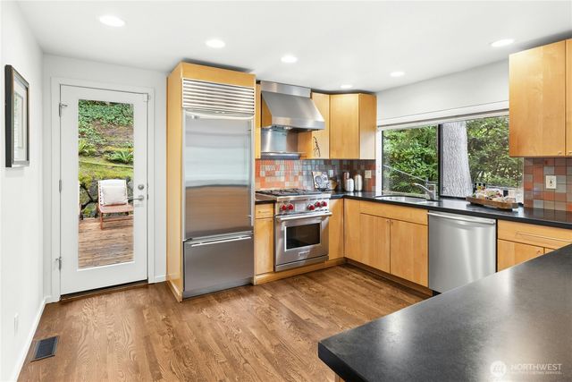 105 Big Bear Place NW, Issaquah, WA 98027