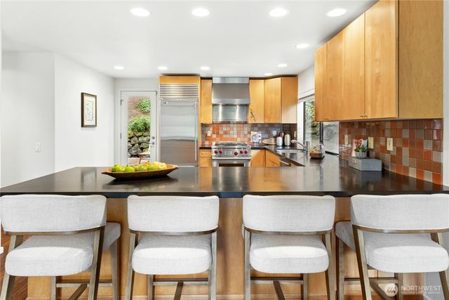 105 Big Bear Place NW, Issaquah, WA 98027