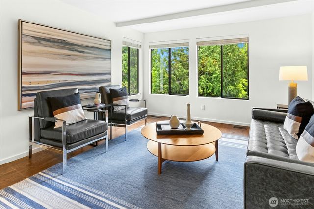 105 Big Bear Place NW, Issaquah, WA 98027
