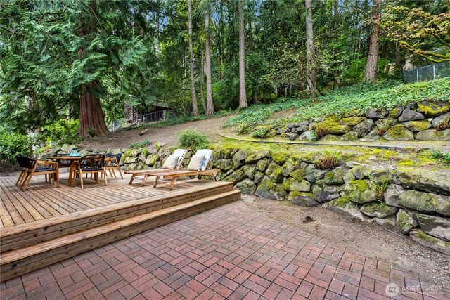 105 Big Bear Place NW, Issaquah, WA 98027