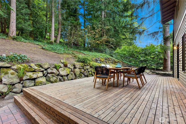 105 Big Bear Place NW, Issaquah, WA 98027