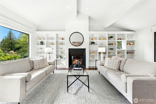105 Big Bear Place NW, Issaquah, WA 98027