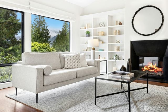 105 Big Bear Place NW, Issaquah, WA 98027