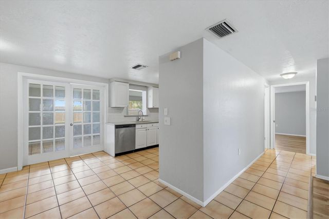 2173 FIESTA DRIVE, Sarasota, FL 34231
