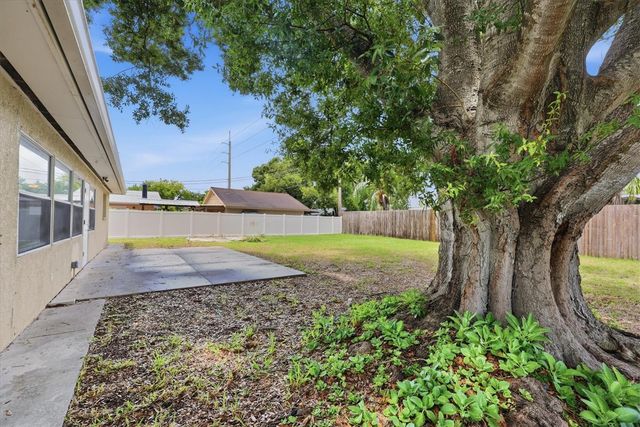 2173 FIESTA DRIVE, Sarasota, FL 34231
