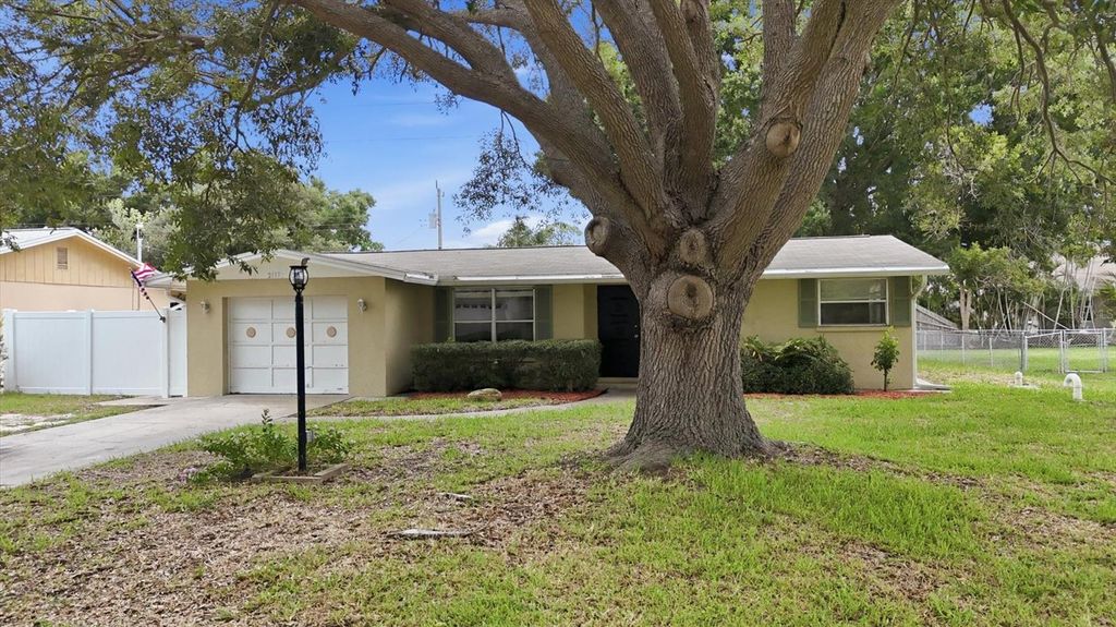 2173 FIESTA DRIVE, Sarasota, FL 34231