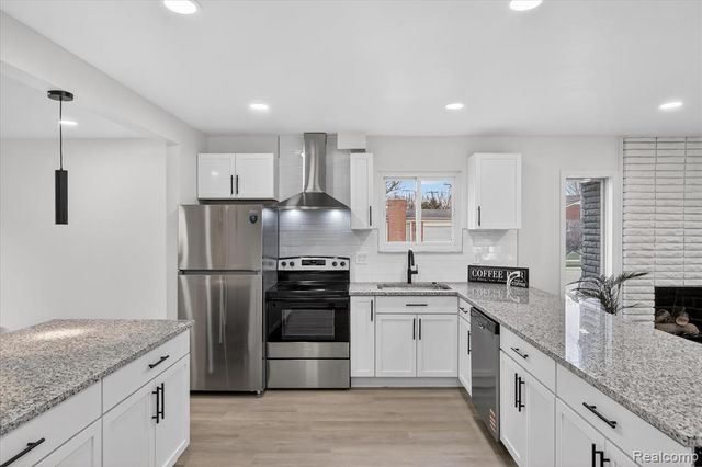 31040 Champine Street, Saint Clair Shores, MI 48082