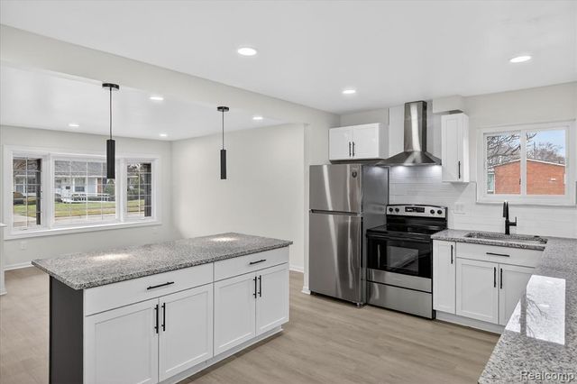 31040 Champine Street, Saint Clair Shores, MI 48082