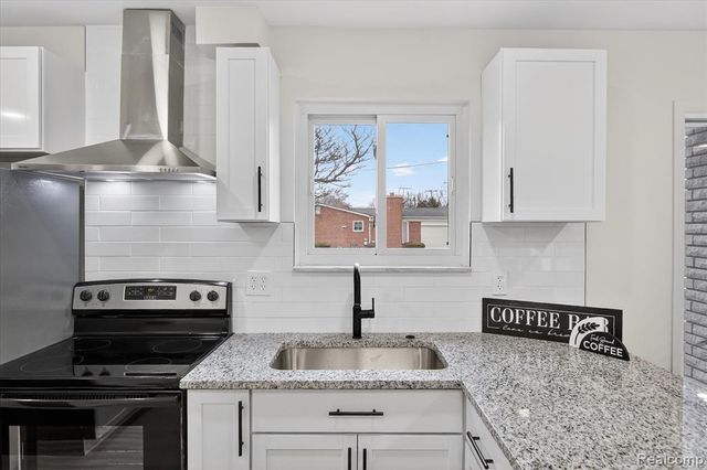 31040 Champine Street, Saint Clair Shores, MI 48082