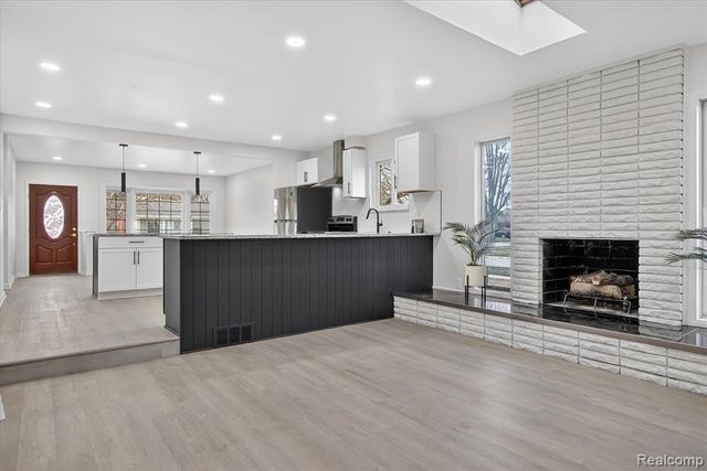 31040 Champine Street, Saint Clair Shores, MI 48082