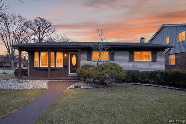 31040 Champine Street, Saint Clair Shores, MI 48082