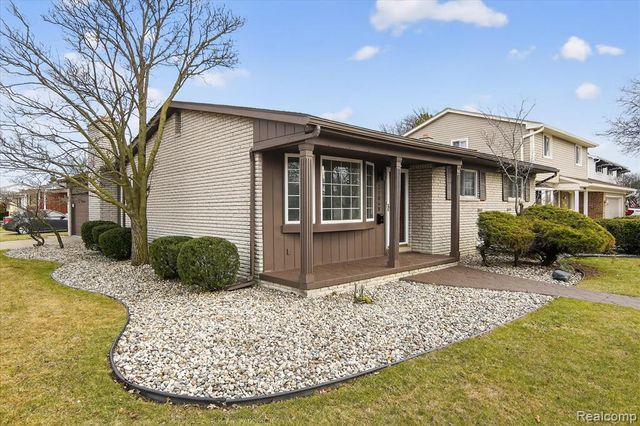 31040 Champine Street, Saint Clair Shores, MI 48082