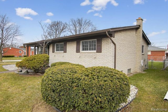 31040 Champine Street, Saint Clair Shores, MI 48082