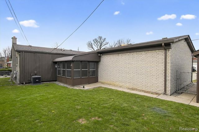 31040 Champine Street, Saint Clair Shores, MI 48082