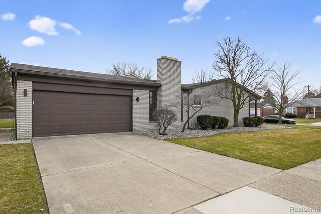 31040 Champine Street, Saint Clair Shores, MI 48082