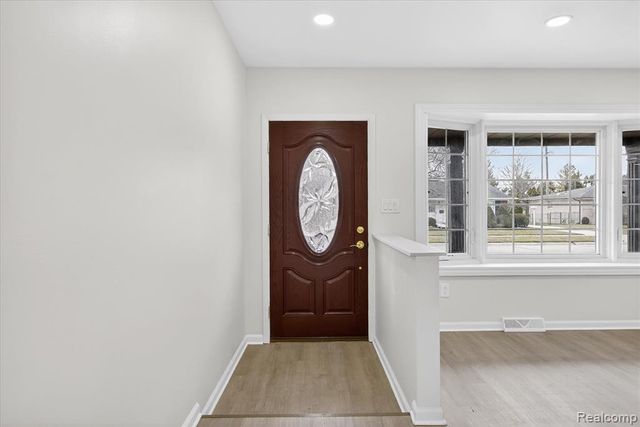 31040 Champine Street, Saint Clair Shores, MI 48082