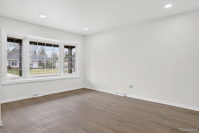 31040 Champine Street, Saint Clair Shores, MI 48082