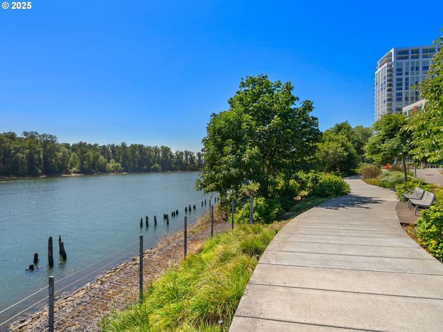 3570 S RIVER Pkwy 805, Portland, OR 97239