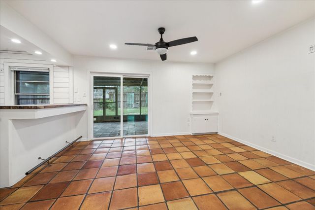 7262 Roos Road, Houston, TX 77074