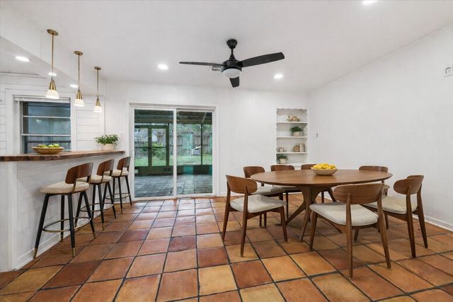 7262 Roos Road, Houston, TX 77074