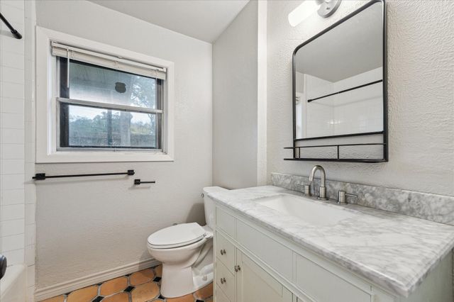 7262 Roos Road, Houston, TX 77074