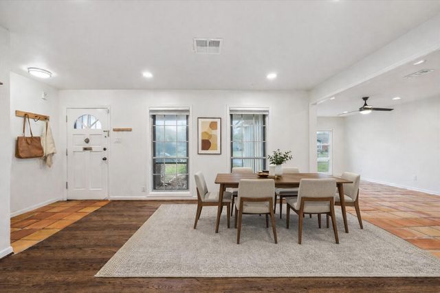 7262 Roos Road, Houston, TX 77074