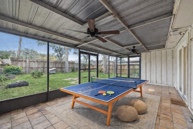 7262 Roos Road, Houston, TX 77074