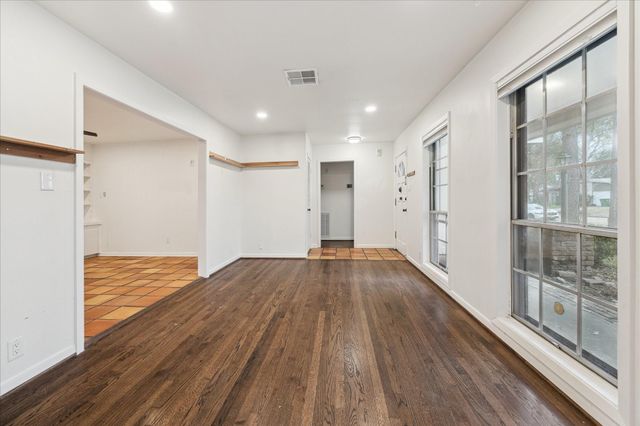 7262 Roos Road, Houston, TX 77074