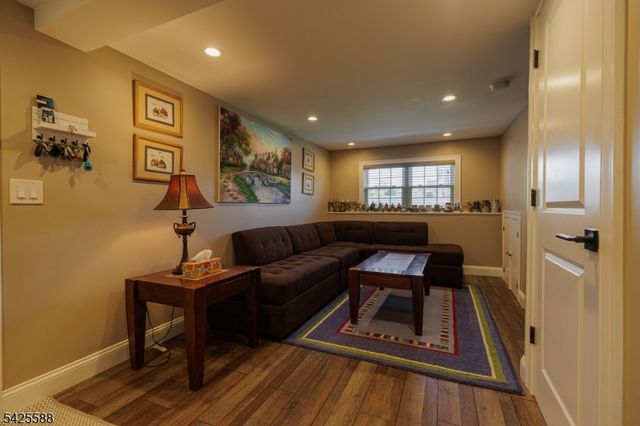 27 Schuyler Dr, Clark Twp., NJ 07066