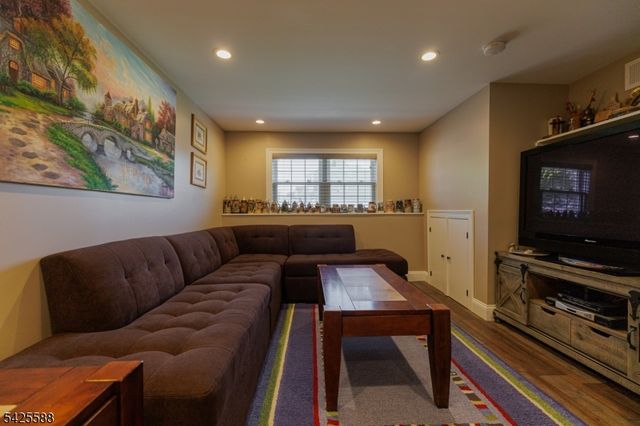 27 Schuyler Dr, Clark Twp., NJ 07066