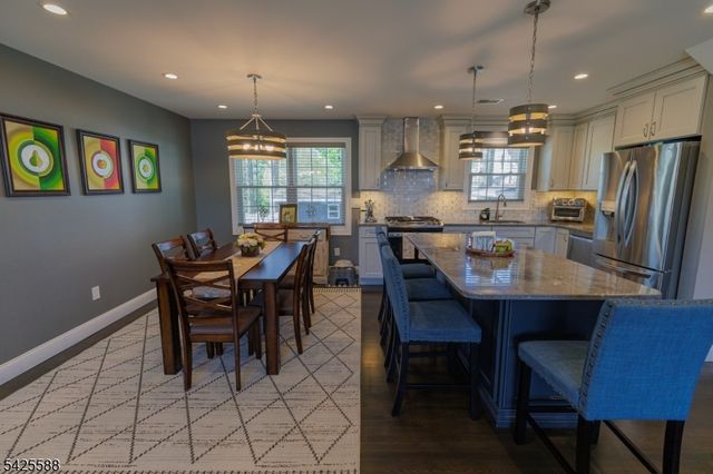 27 Schuyler Dr, Clark Twp., NJ 07066