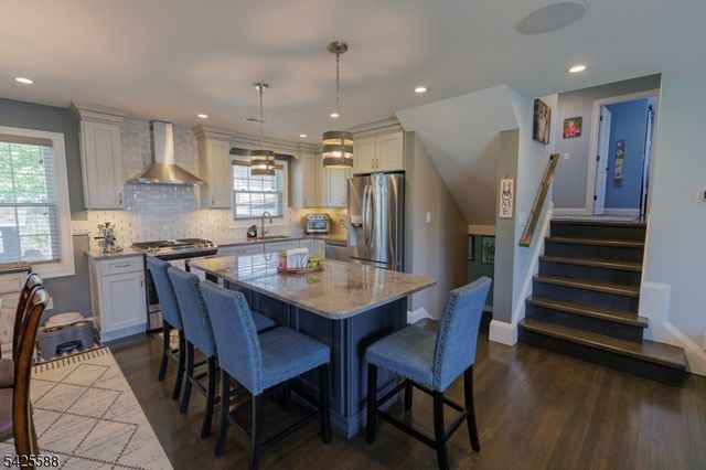 27 Schuyler Dr, Clark Twp., NJ 07066