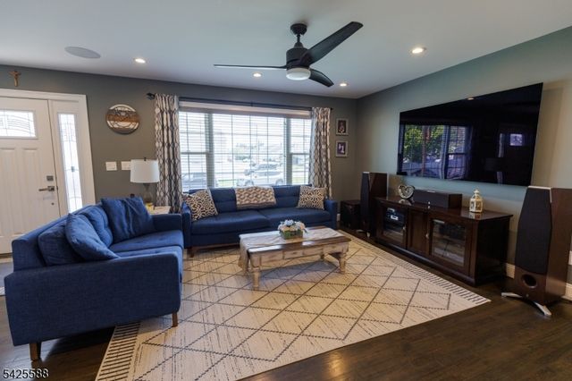 27 Schuyler Dr, Clark Twp., NJ 07066