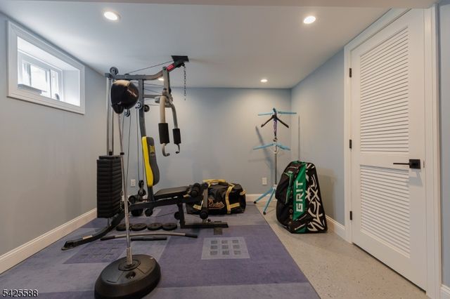 27 Schuyler Dr, Clark Twp., NJ 07066