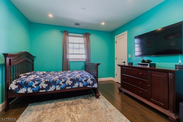 27 Schuyler Dr, Clark Twp., NJ 07066