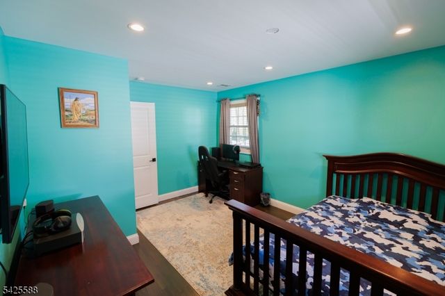 27 Schuyler Dr, Clark Twp., NJ 07066