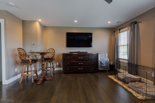27 Schuyler Dr, Clark Twp., NJ 07066