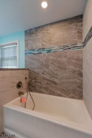 27 Schuyler Dr, Clark Twp., NJ 07066