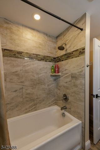 27 Schuyler Dr, Clark Twp., NJ 07066