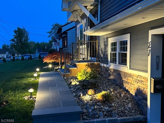 27 Schuyler Dr, Clark Twp., NJ 07066